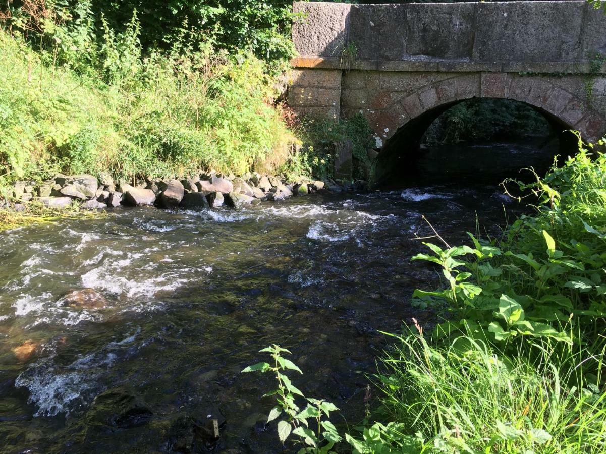 Maesbury Riverside Озуъстри Екстериор снимка