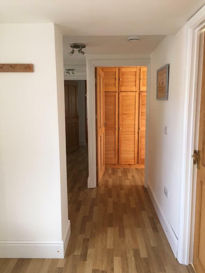 Maesbury Riverside Озуъстри Екстериор снимка