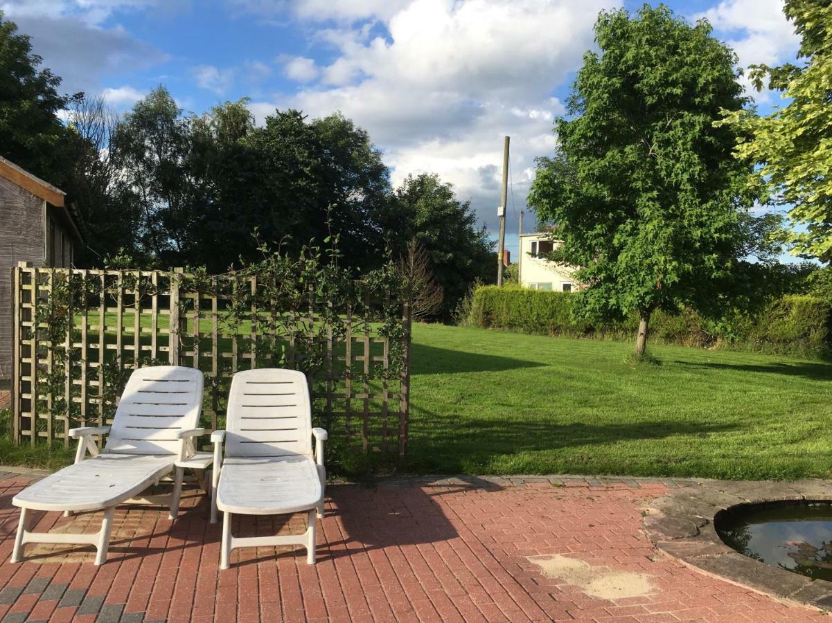Maesbury Riverside Озуъстри Екстериор снимка