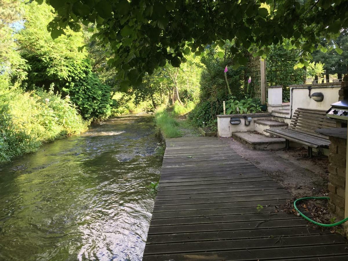 Maesbury Riverside Озуъстри Екстериор снимка